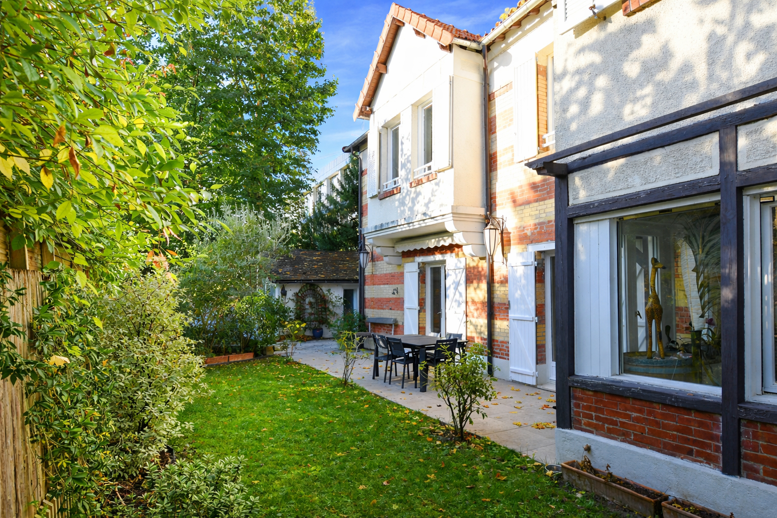 CHATOU BAS – SECTEUR BRIMONT – 10 MN RER – CHARMANTE MAISON DE 143 M² – DEPENDANCE AMENAGEE DE 13,56 m² au calme absolu, sans vis-à-vis