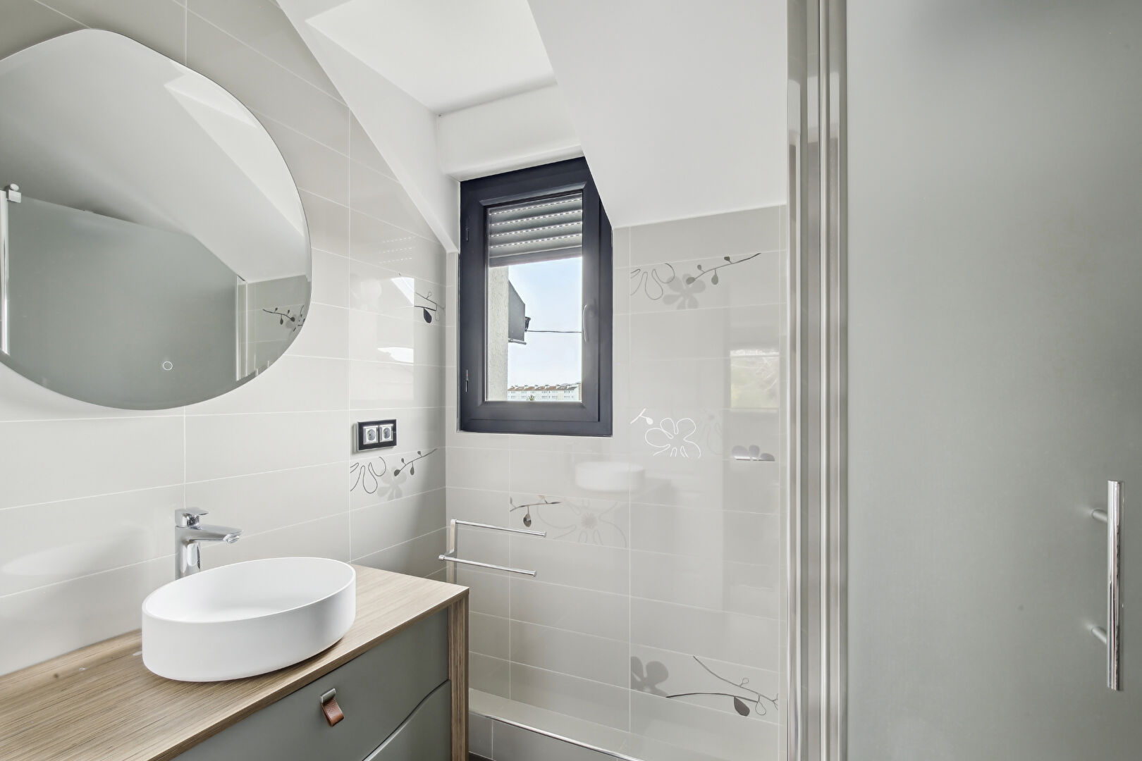 CHATOU – MAISON CONTEMPORAINE 200 M² AU SOL – 152 M² HAB. – TERRAIN  425 M²