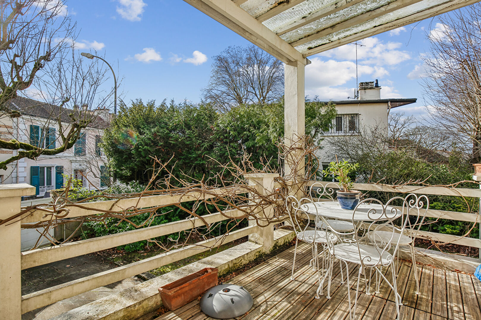 LE VESINET  – HYPER CENTRE – MAISON DE 186 M² – TERRAIN  700 m² – 5 MN RER