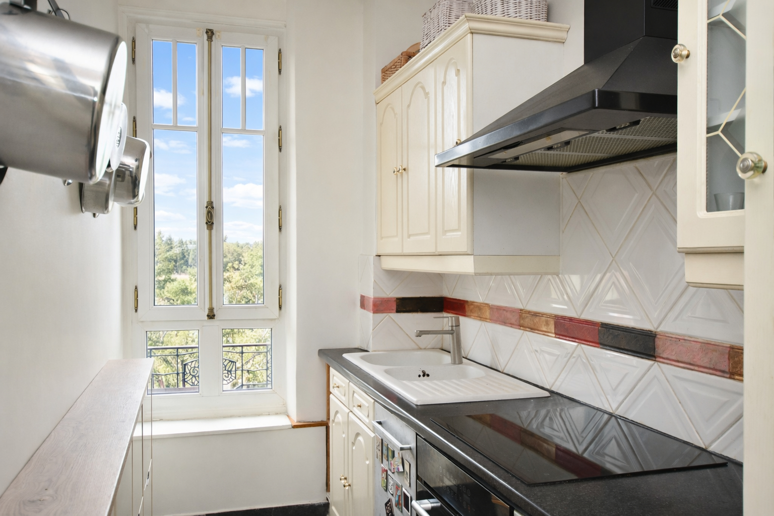 LE VESINET – IMMEUBLE DE CHARME DE 1920 – APPARTEMENT 3 PIECES 59.70 m2 – 7 MN RER