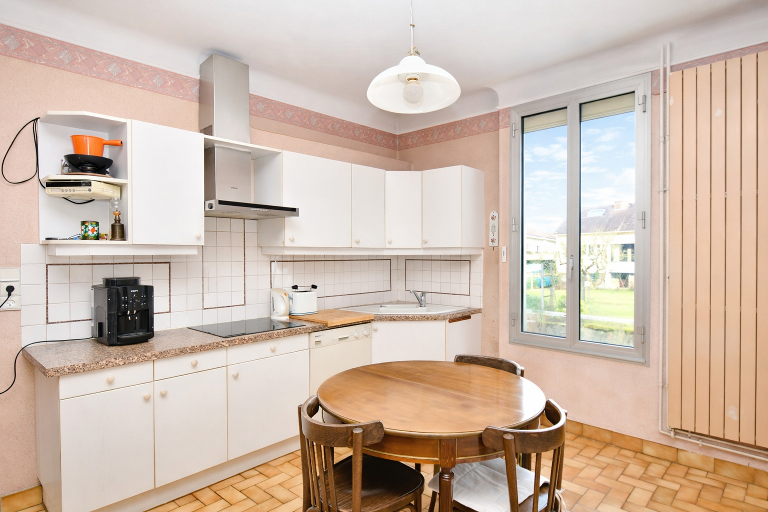 CHATOU – CHARMANTE MAISON – TERRAIN DE 891 m² – POTENTIEL D&rsquo;AGRANDISSEMENT