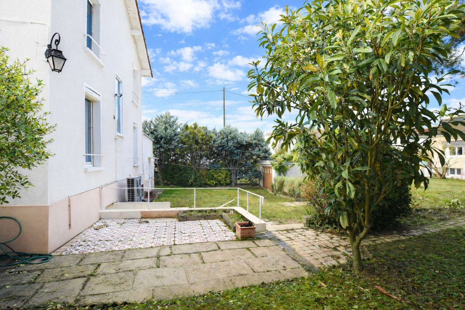 CHATOU – CHARMANTE MAISON – TERRAIN DE 891 m² – POTENTIEL D&rsquo;AGRANDISSEMENT