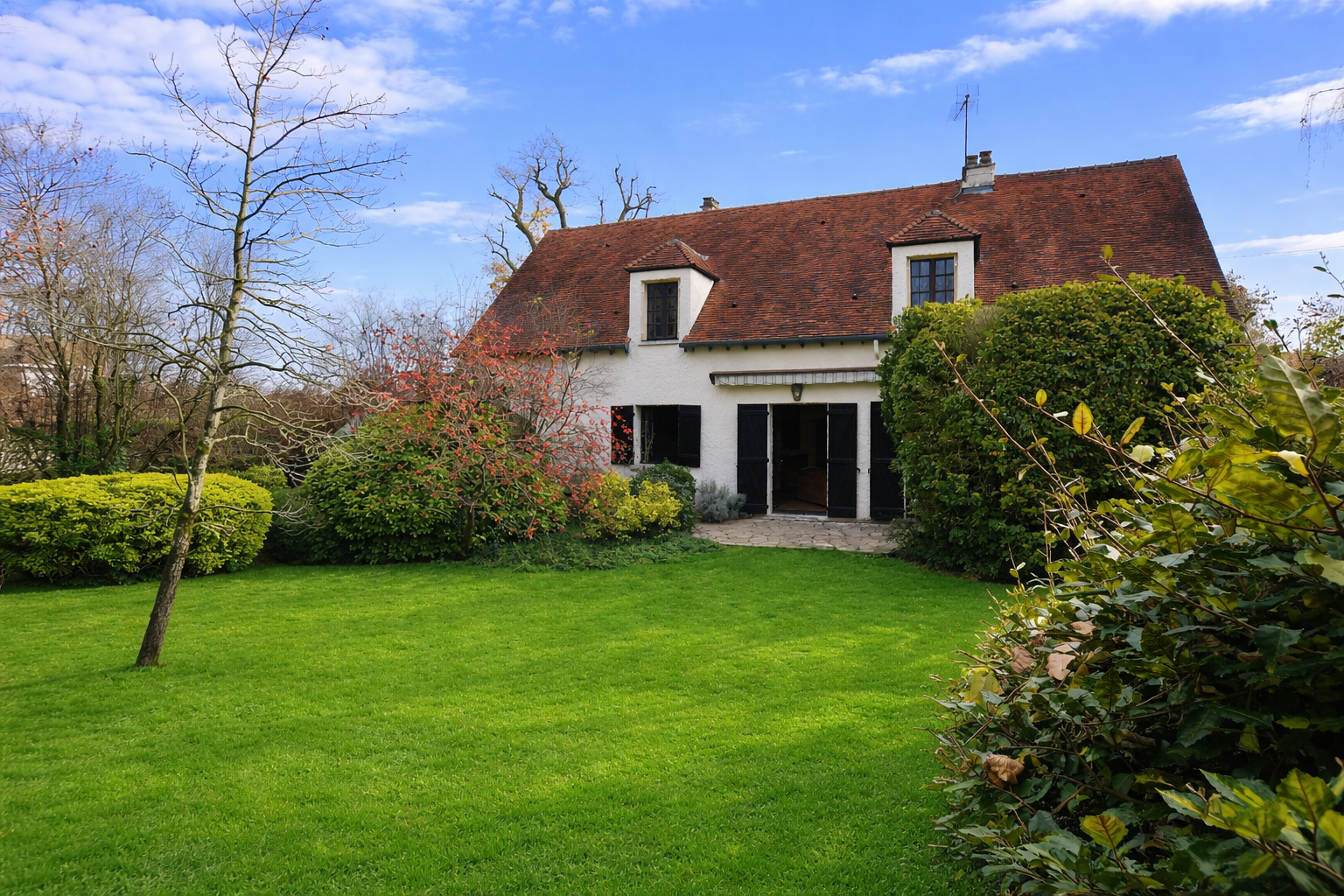 BOUGIVAL – VILLA FAMILIALE -197 M² – 5 CHAMBRES – TERRAIN 1000 M²