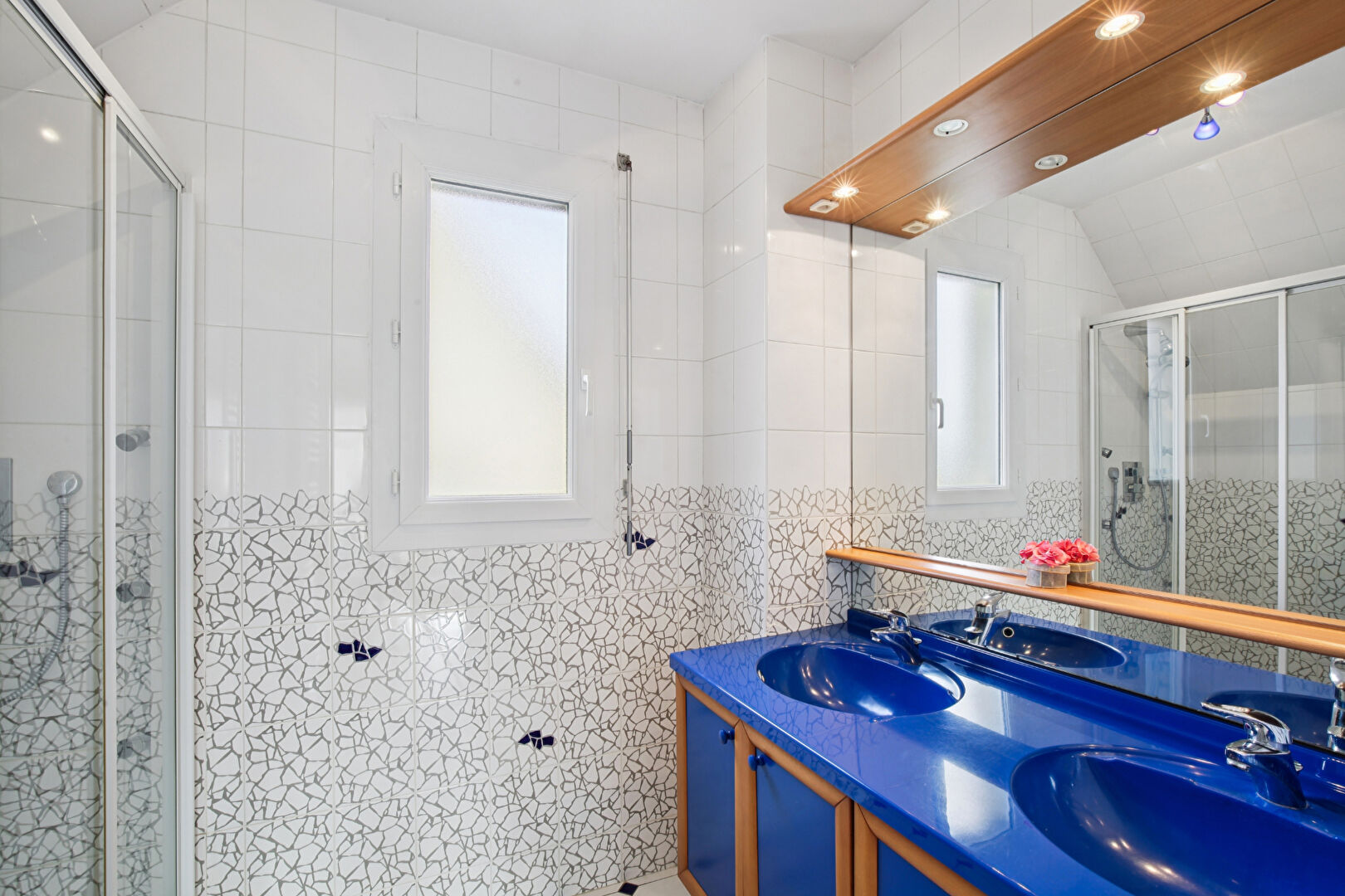 CHATOU –  EN LISIERE DU VESINET – MAISON DE 1995 – 133 M²  – 4 CHAMBRES – TERRAIN 484 M² –  LUMINEUSE  AU CALME