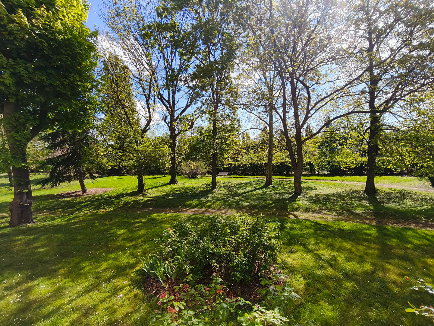 CHATOU  appartement 4 pièces de 74.5 m² avec 2 chambres et possibilité de 3, cave et box