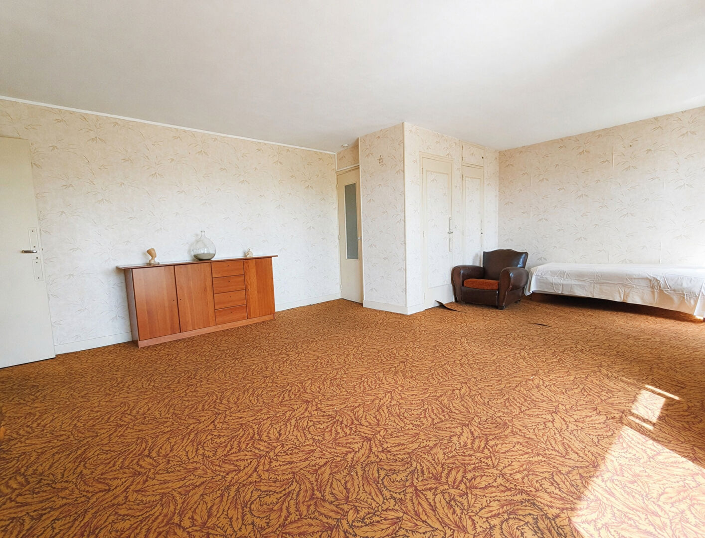 CHATOU  appartement 4 pièces de 74.5 m² avec 2 chambres et possibilité de 3, cave et box