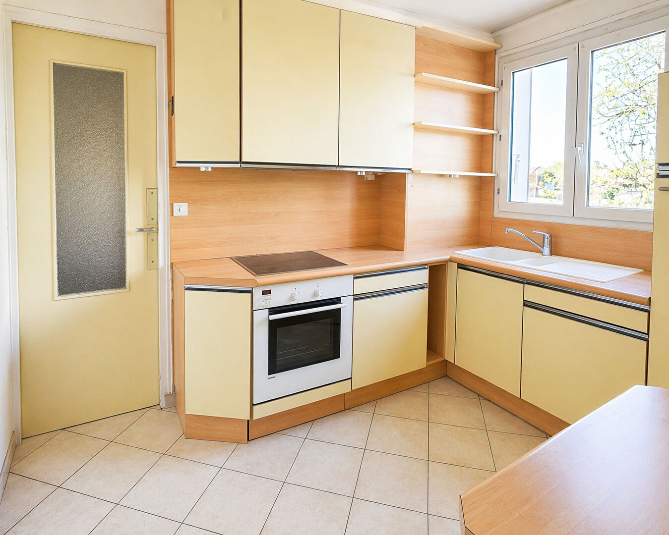 CHATOU  appartement 4 pièces de 74.5 m² avec 2 chambres et possibilité de 3, cave et box