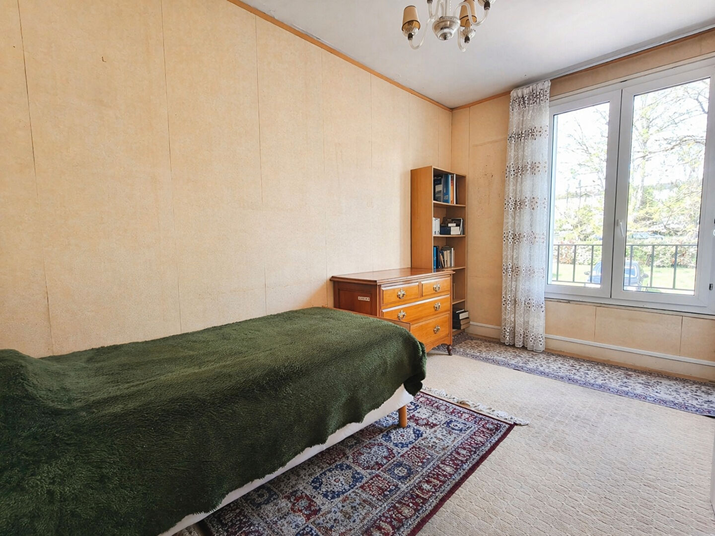 CHATOU  appartement 4 pièces de 74.5 m² avec 2 chambres et possibilité de 3, cave et box