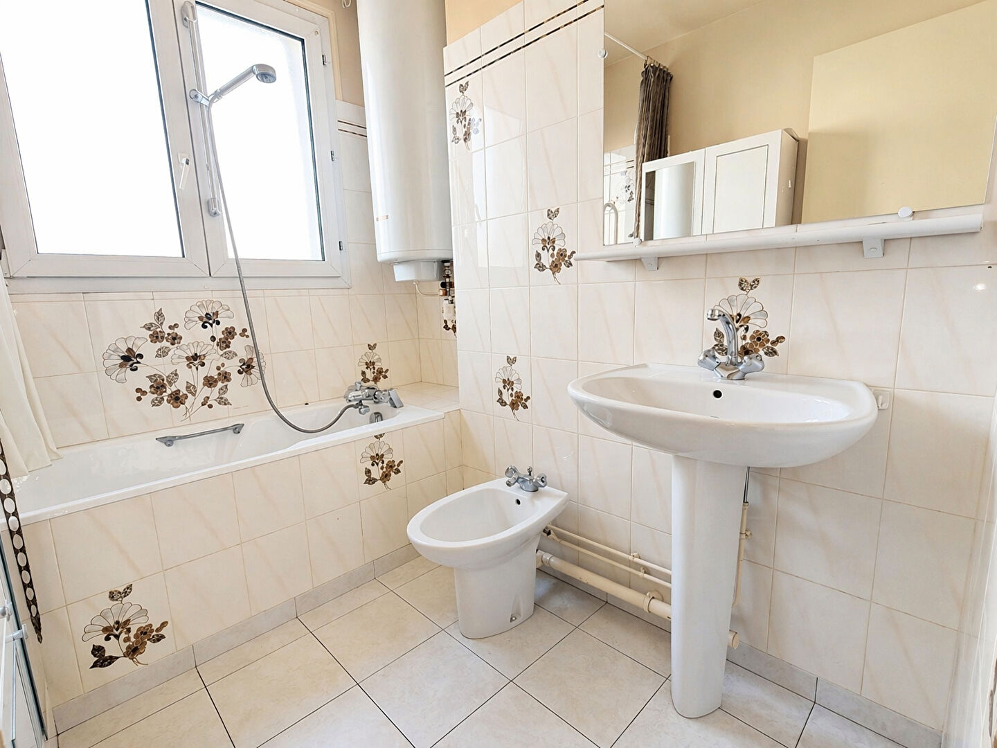 CHATOU  appartement 4 pièces de 74.5 m² avec 2 chambres et possibilité de 3, cave et box