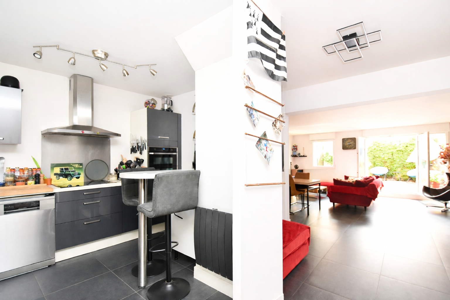 MONTESSON CENTRE VILLAGE Maison de 140 m² avec 4 chambres et sous-sol total avec garage