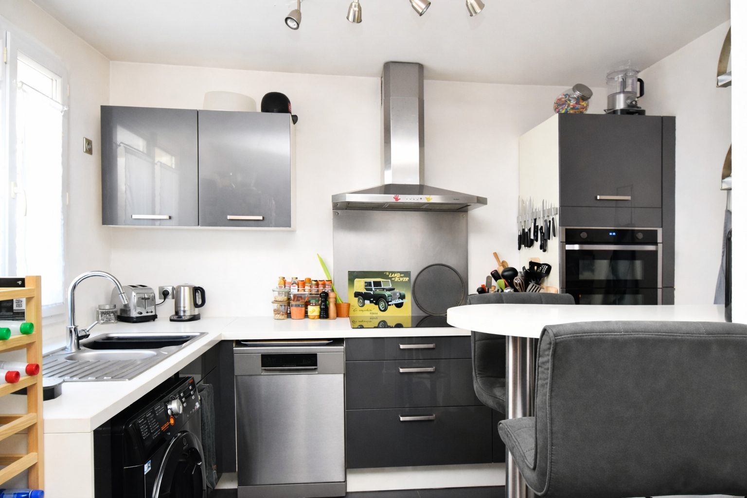 MONTESSON CENTRE VILLAGE Maison de 140 m² avec 4 chambres et sous-sol total avec garage