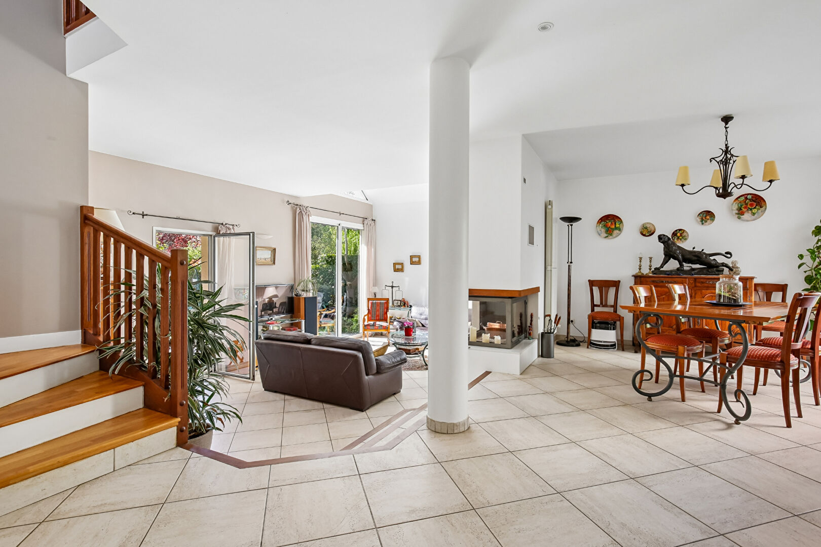 EXCLUSIVITE CHATOU – MAISON CONTEMPORAINE DE 190  M² – TERRAIN 706 M² – SOUS-SOL – AU CALME- LUMINEUX – SANS VIS A VIS