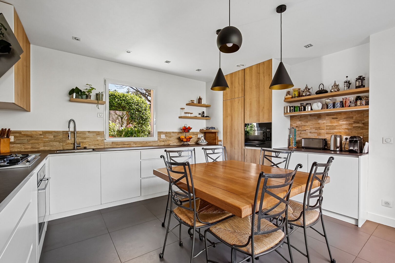 EXCLUSIVITE CHATOU – MAISON CONTEMPORAINE DE 190  M² – TERRAIN 706 M² – SOUS-SOL – AU CALME- LUMINEUX – SANS VIS A VIS