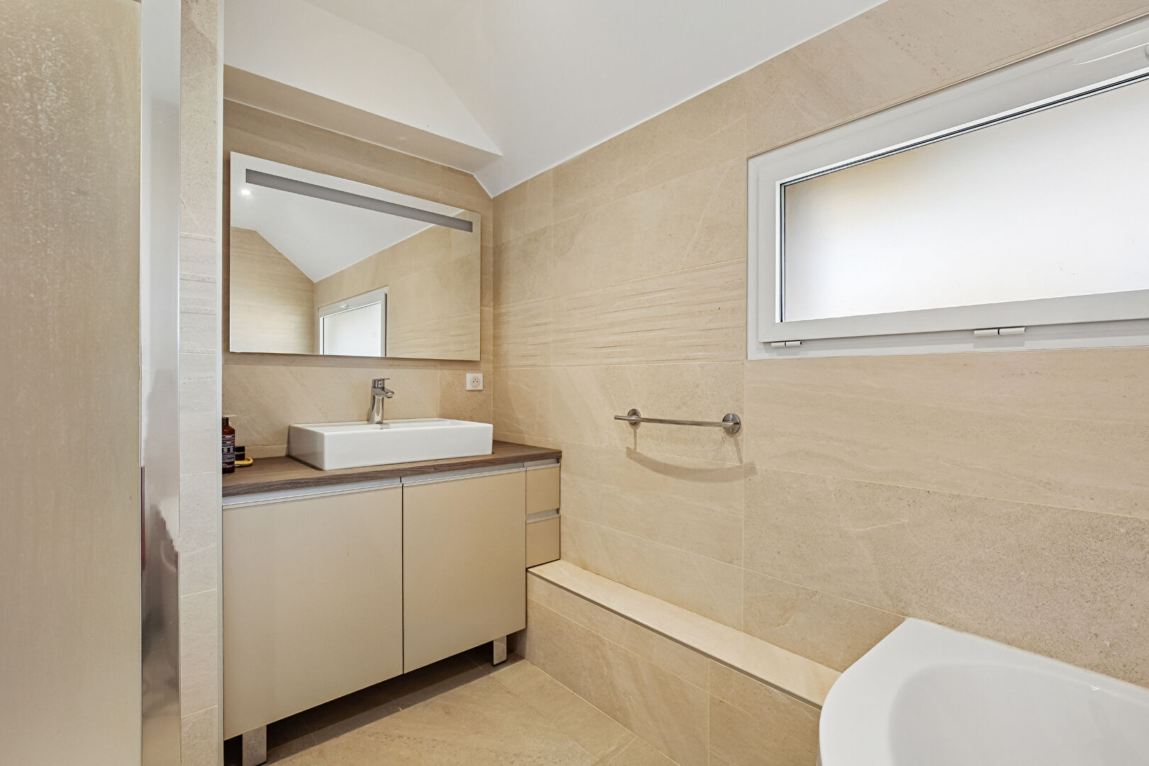 EXCLUSIVITE CHATOU – MAISON CONTEMPORAINE DE 190  M² – TERRAIN 706 M² – SOUS-SOL – AU CALME- LUMINEUX – SANS VIS A VIS