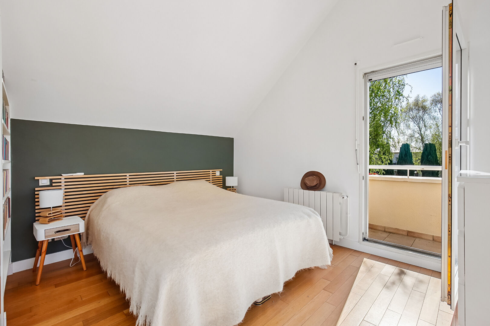 EXCLUSIVITE CHATOU – MAISON CONTEMPORAINE DE 190  M² – TERRAIN 706 M² – SOUS-SOL – AU CALME- LUMINEUX – SANS VIS A VIS