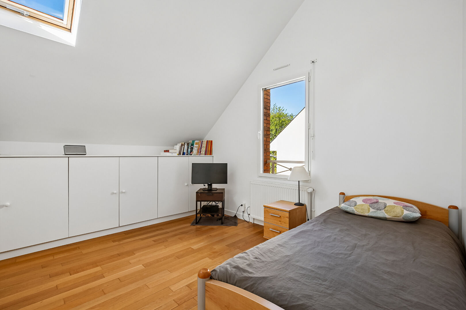 EXCLUSIVITE CHATOU – MAISON CONTEMPORAINE DE 190  M² – TERRAIN 706 M² – SOUS-SOL – AU CALME- LUMINEUX – SANS VIS A VIS