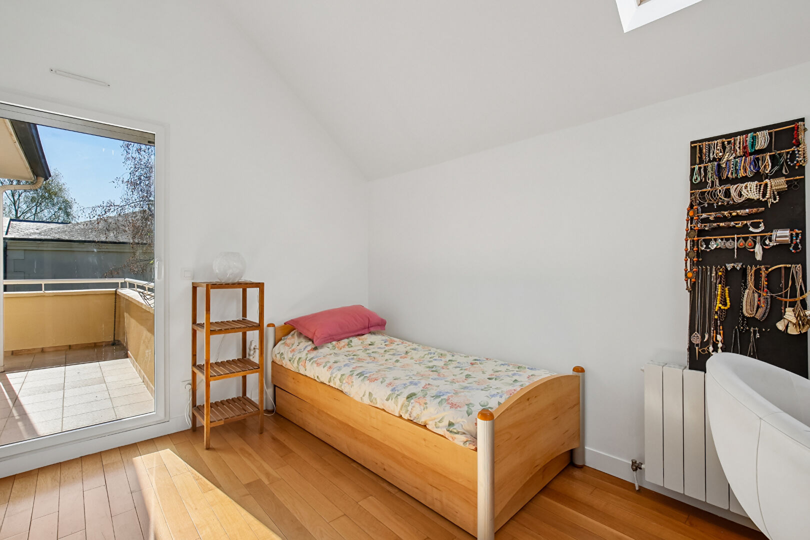 EXCLUSIVITE CHATOU – MAISON CONTEMPORAINE DE 190  M² – TERRAIN 706 M² – SOUS-SOL – AU CALME- LUMINEUX – SANS VIS A VIS
