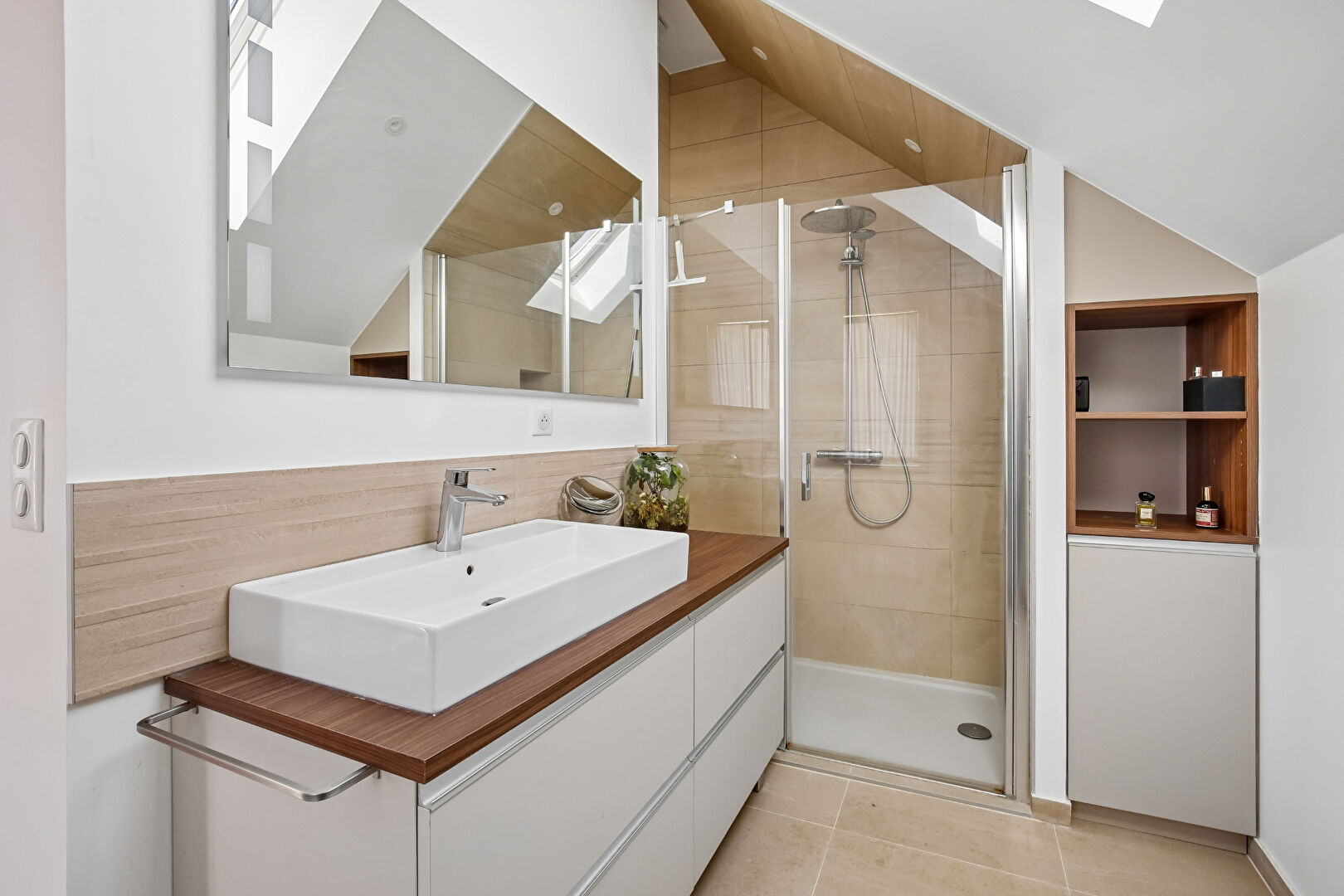 EXCLUSIVITE CHATOU – MAISON CONTEMPORAINE DE 190  M² – TERRAIN 706 M² – SOUS-SOL – AU CALME- LUMINEUX – SANS VIS A VIS