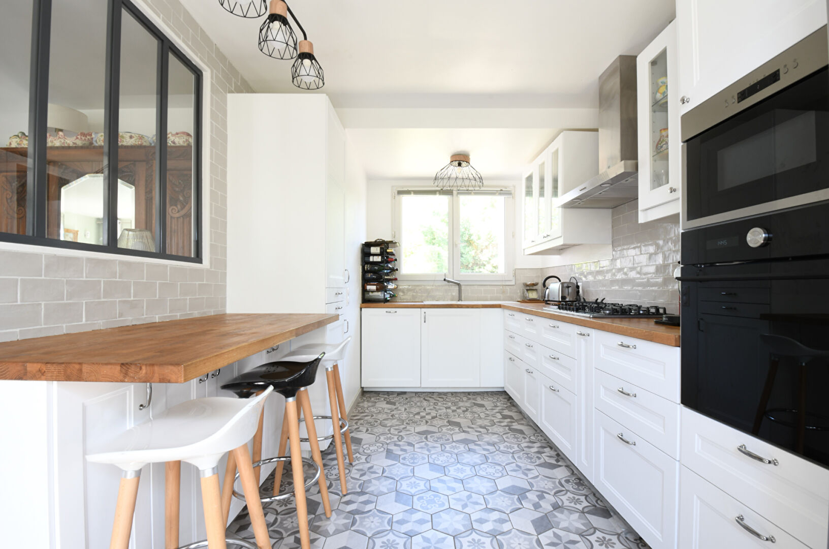 CHATOU – MAISON DE 148 M² – TERRAIN 558 M²  – PROCHE COMMERCES ET ECOLES