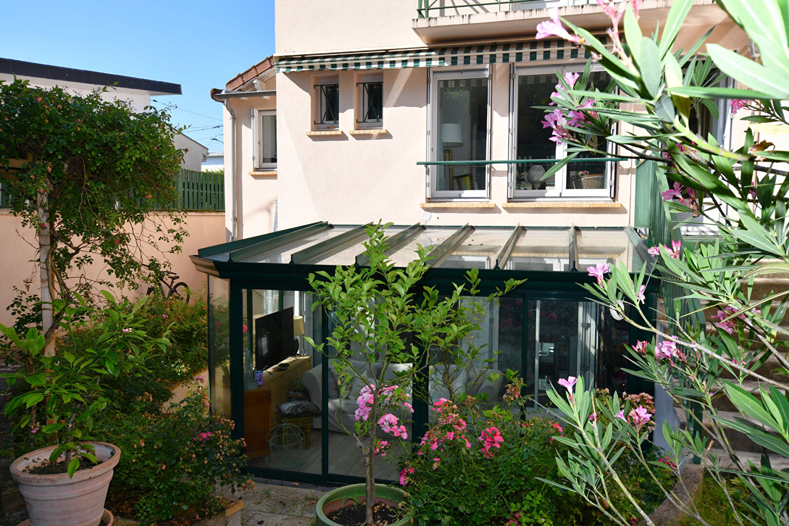 CHATOU – MAISON DE 148 M² – TERRAIN 558 M²  – PROCHE COMMERCES ET ECOLES