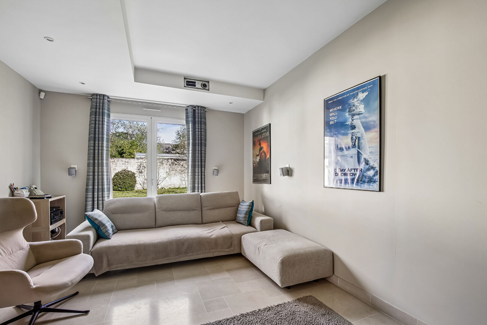 LE VESINET 4 MIN RER, MAGNIFIQUE PROPRIETE CONTEMPORAINE –  256 M² – TERRAIN 1202 M² – BELLES PRESTATIONS