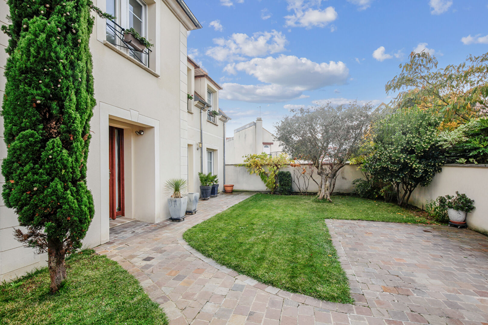 MONTESSON centre ville, maison familiale de 173 m2  au sol avec 5 chambres sur un terrain de 420 m²