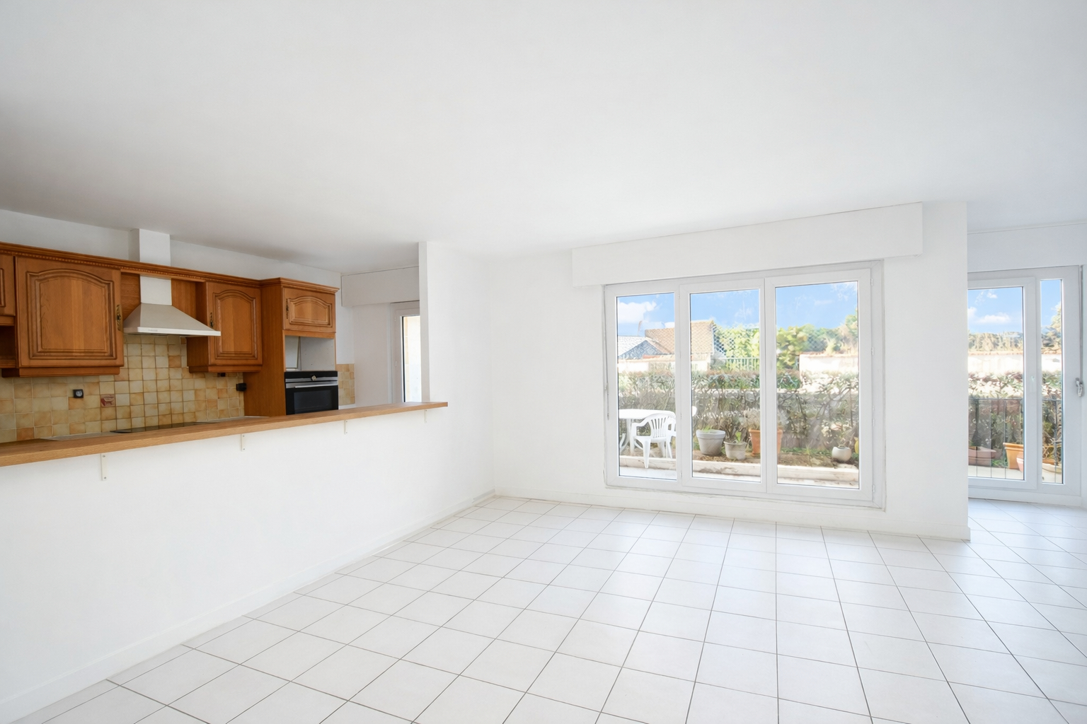 BAS DE CHATOU – 7 MN RER – APPARTEMENT 5 PIECES 98 M²  – TERRASSE 31 m² – CAVE ET PARKING