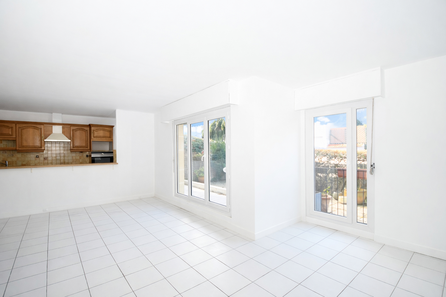 BAS DE CHATOU – 7 MN RER – APPARTEMENT 5 PIECES 98 M²  – TERRASSE 31 m² – CAVE ET PARKING