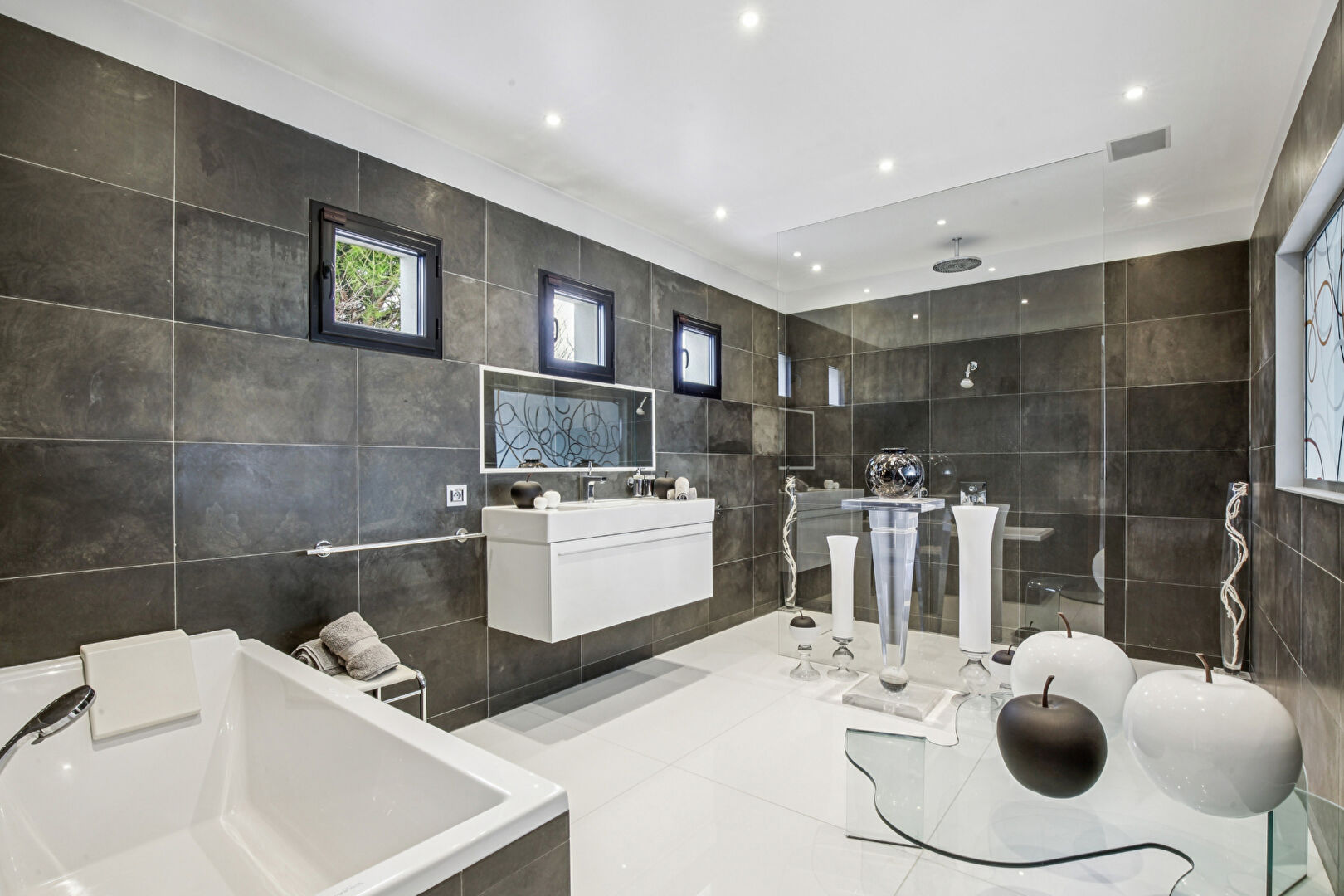 CROISSY-SUR-SEINE – MAISON CONTEMPORAINE DE 236 M² – TERRAIN  984 M² – LUMINEUSE – AU  CALME- PROCHE COMMERCES ET ECOLES