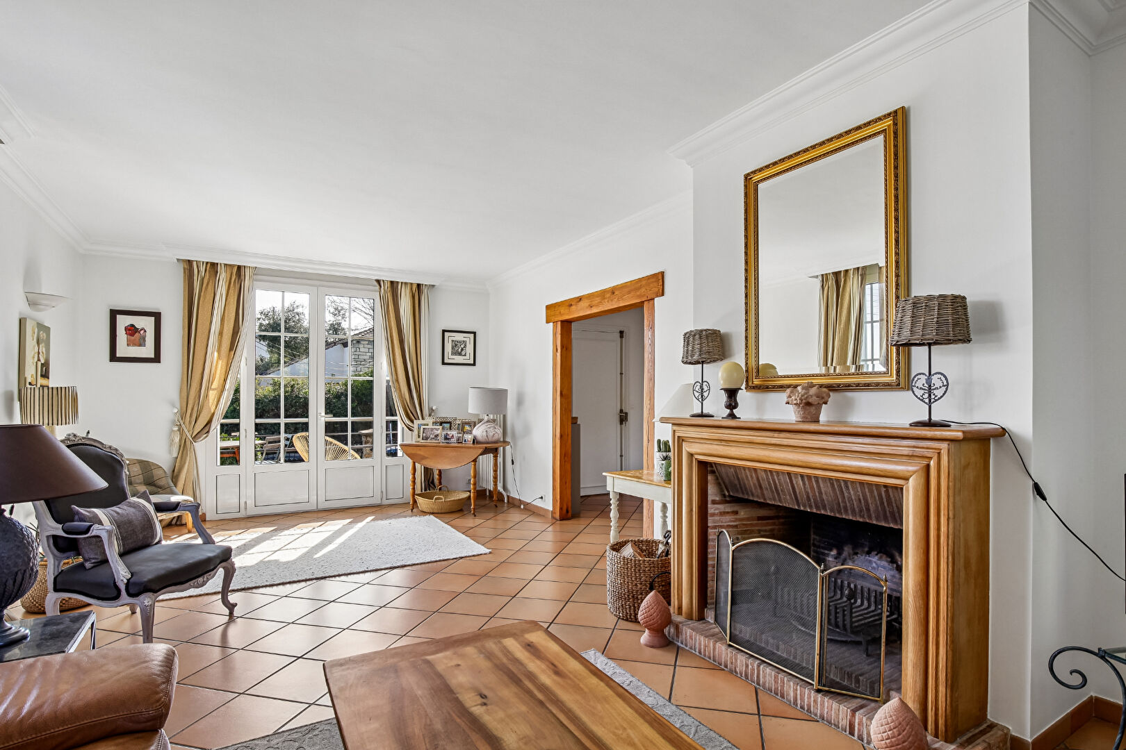 CHATOU BAS 15 MN RER –  MAISON FAMILIALE DE 212 m2  – 5  CHAMBRES – TERRAIN  809 M²