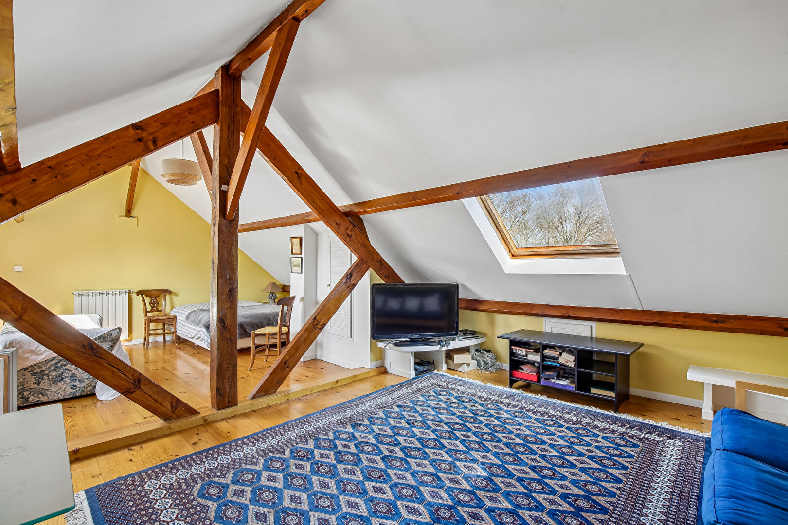 CHATOU BAS 15 MN RER –  MAISON FAMILIALE DE 212 m2  – 5  CHAMBRES – TERRAIN  809 M²