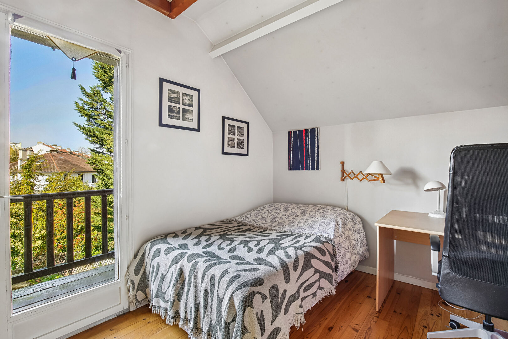 CHATOU BAS 15 MN RER –  MAISON FAMILIALE DE 212 m2  – 5  CHAMBRES – TERRAIN  809 M²