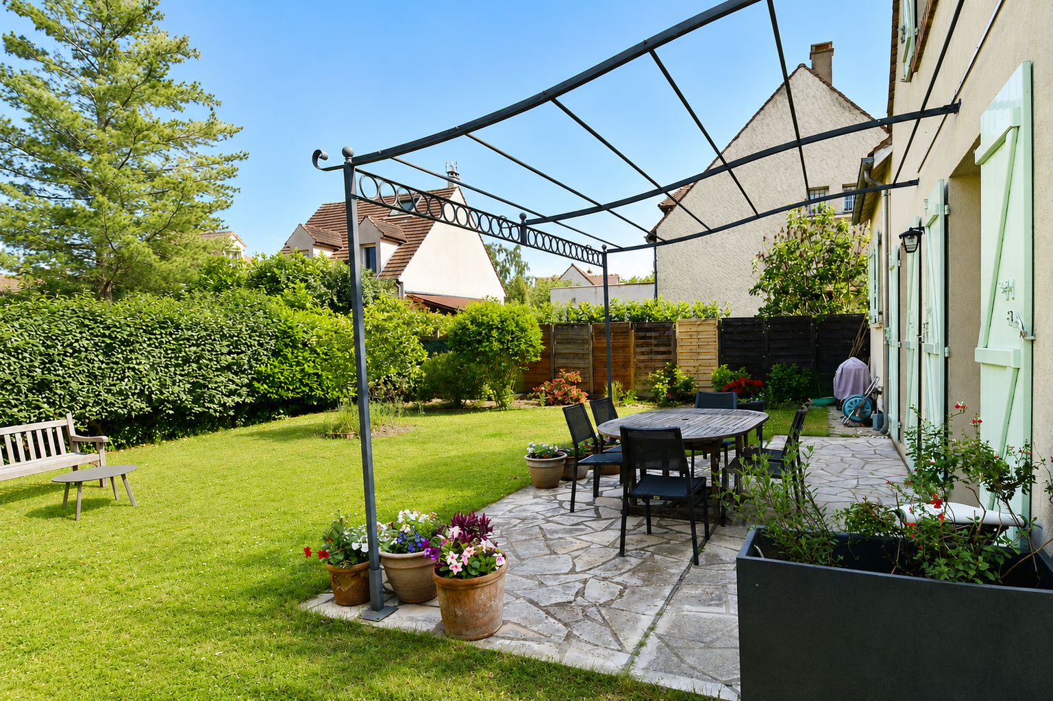CHATOU, maison de 188 m² au sol et 163m² habitable sur un terrain 477 m²