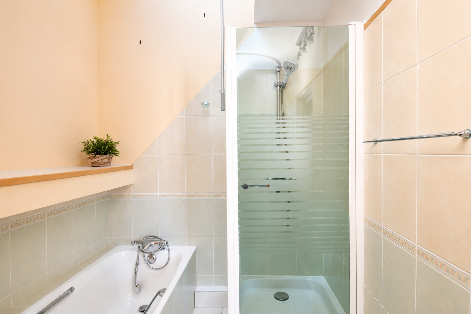 CHATOU, maison de 188 m² au sol et 163m² habitable sur un terrain 477 m²