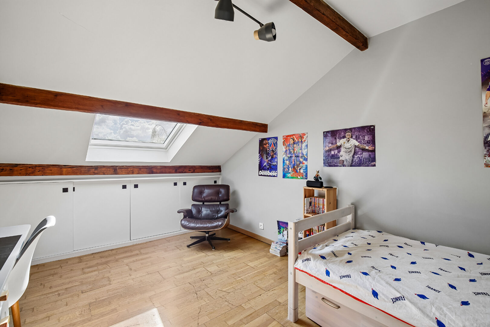 CHATOU – MAISON DE 178 M² – 6 CHAMBRES – SOUS SOL TOTAL – TERRAIN 322 M²- PROCHE ECOLES ET COMMERCES