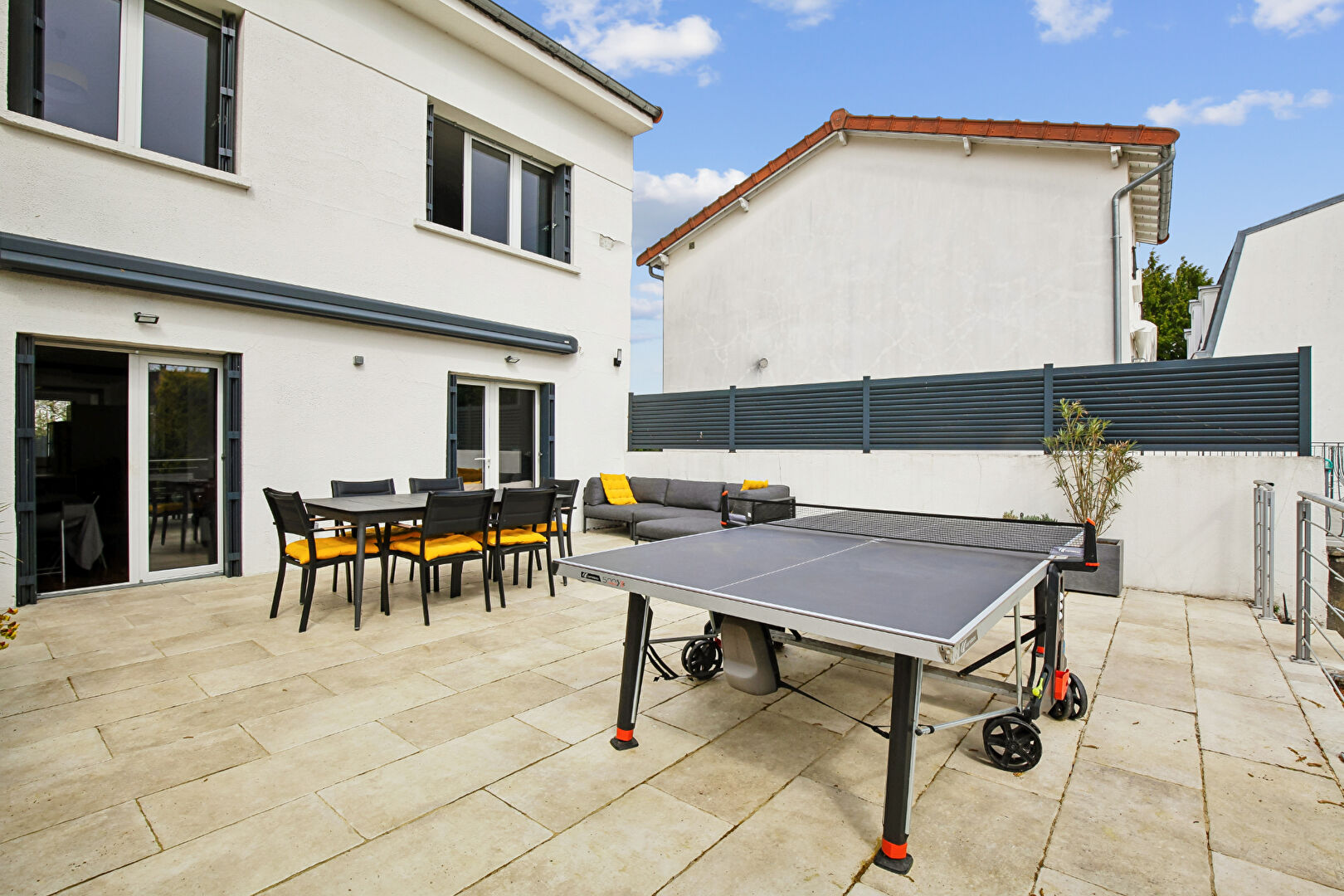 CHATOU – MAISON DE 178 M² – 6 CHAMBRES – SOUS SOL TOTAL – TERRAIN 322 M²- PROCHE ECOLES ET COMMERCES