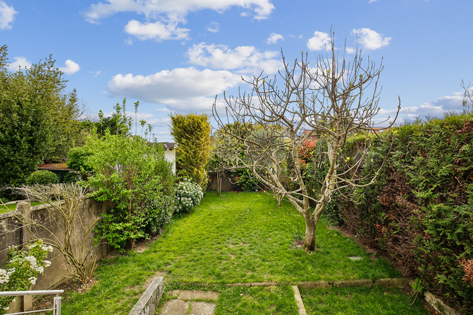 CHATOU – MAISON DE 178 M² – 6 CHAMBRES – SOUS SOL TOTAL – TERRAIN 322 M²- PROCHE ECOLES ET COMMERCES