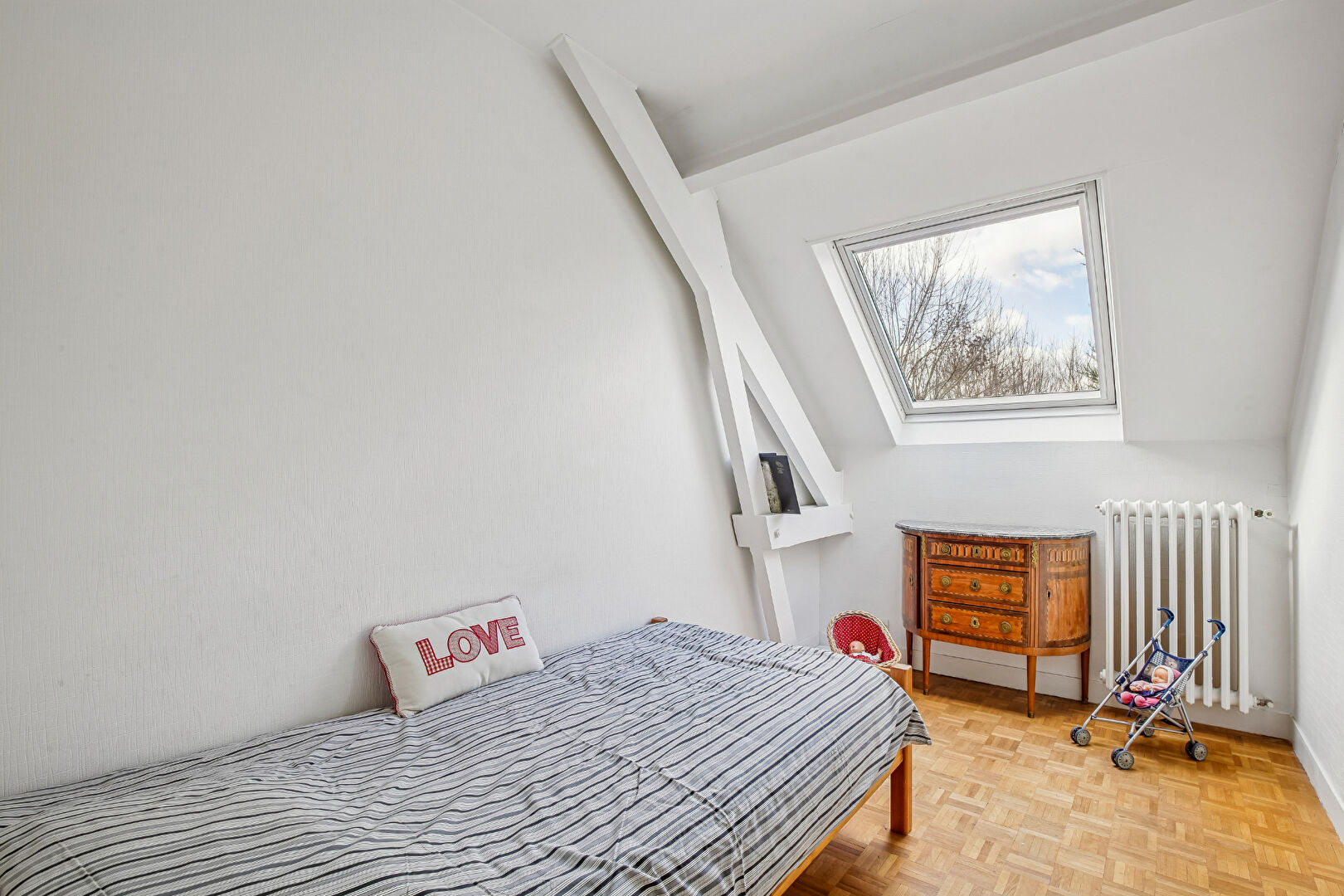 LE VESINET  – HYPER CENTRE – MAISON DE 186 M² – TERRAIN  700 m² – 5 MN RER