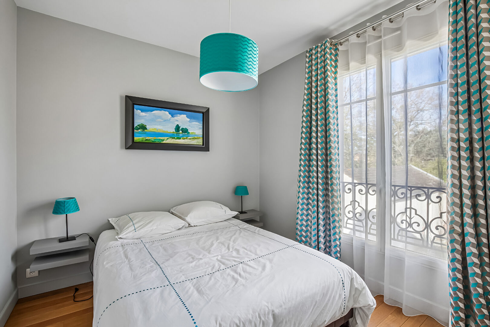 LE VESINET 4 MIN RER, MAGNIFIQUE PROPRIETE CONTEMPORAINE –  256 M² – TERRAIN 1202 M² – BELLES PRESTATIONS