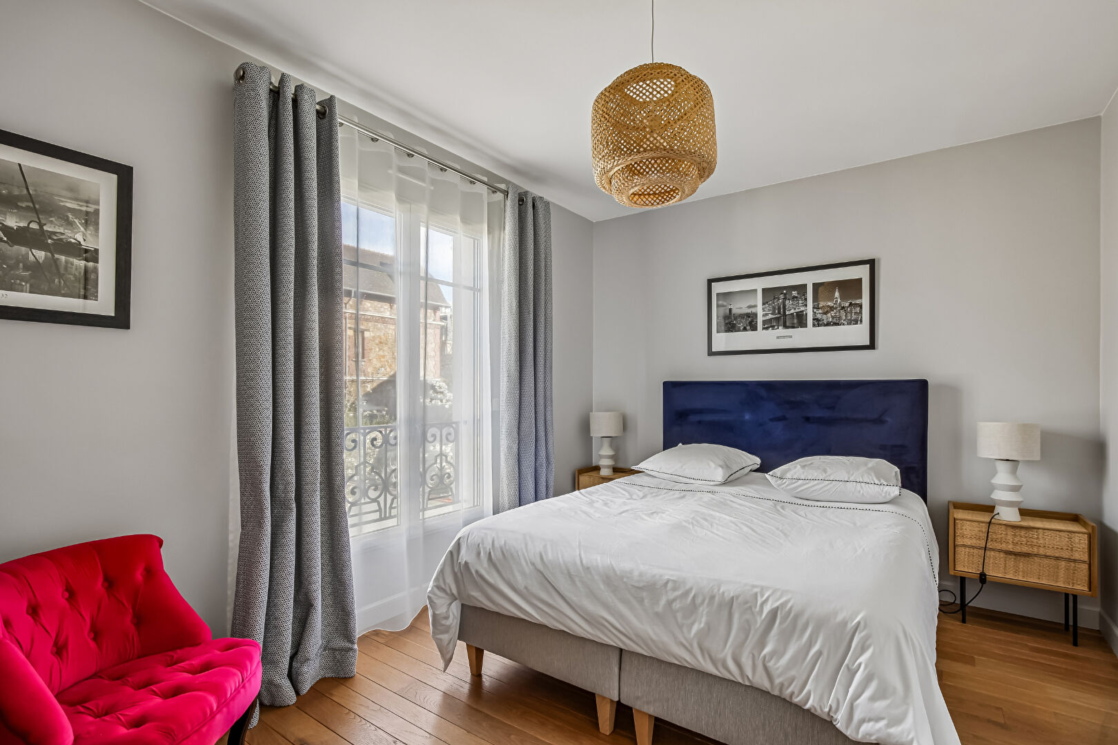 LE VESINET 4 MIN RER, MAGNIFIQUE PROPRIETE CONTEMPORAINE –  256 M² – TERRAIN 1202 M² – BELLES PRESTATIONS