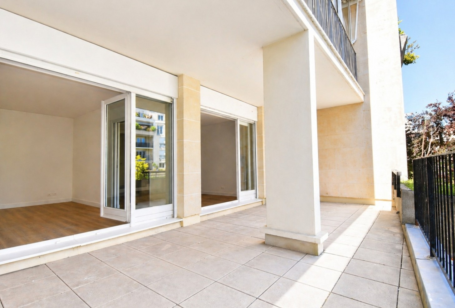 BAS DE CHATOU – 6 MN RER – APPARTEMENT FAMILIALE DE 3 CHAMBRES 110 M² AVEC TERRASSE DE  27 M²- CAVE ET PARKING