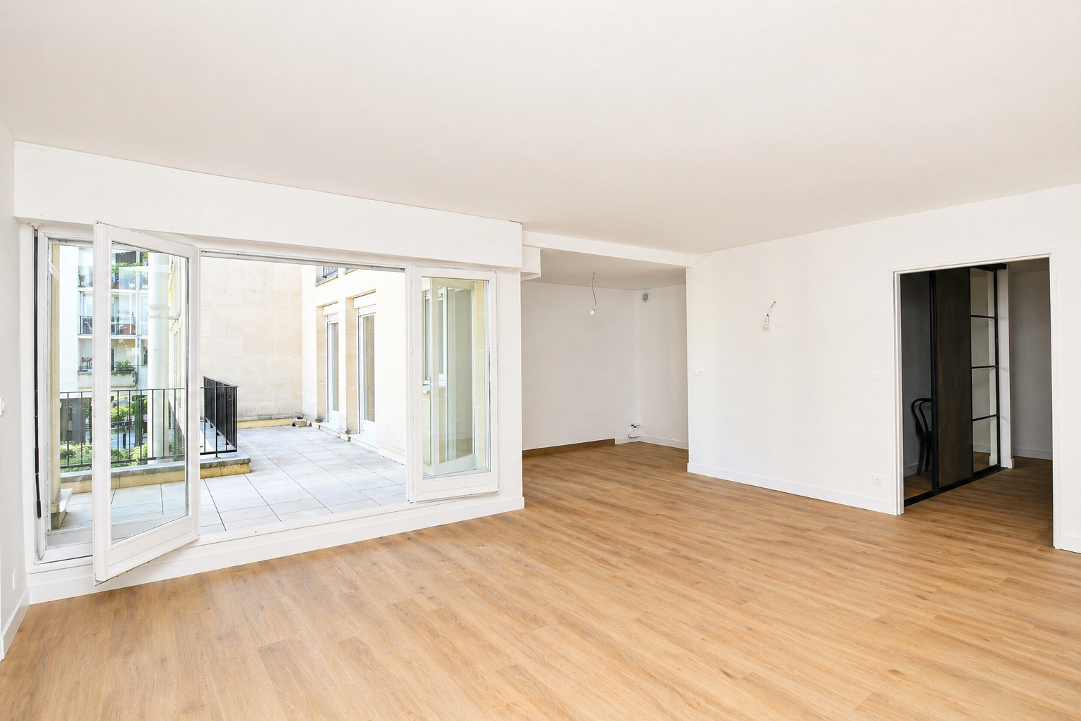 BAS DE CHATOU – 6 MN RER – APPARTEMENT FAMILIALE DE 3 CHAMBRES 110 M² AVEC TERRASSE DE  27 M²- CAVE ET PARKING
