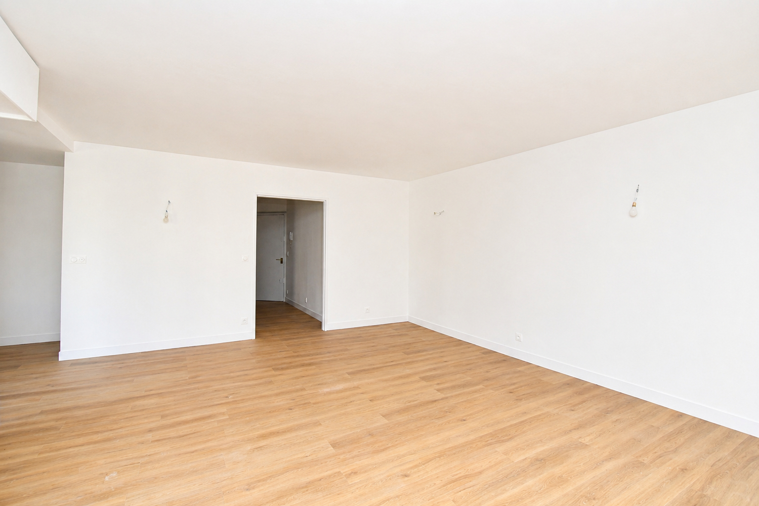 BAS DE CHATOU – 6 MN RER – APPARTEMENT FAMILIALE DE 3 CHAMBRES 110 M² AVEC TERRASSE DE  27 M²- CAVE ET PARKING