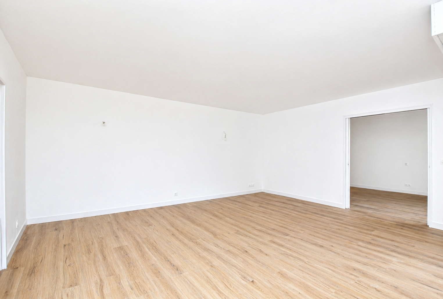 BAS DE CHATOU – 6 MN RER – APPARTEMENT FAMILIALE DE 3 CHAMBRES 110 M² AVEC TERRASSE DE  27 M²- CAVE ET PARKING