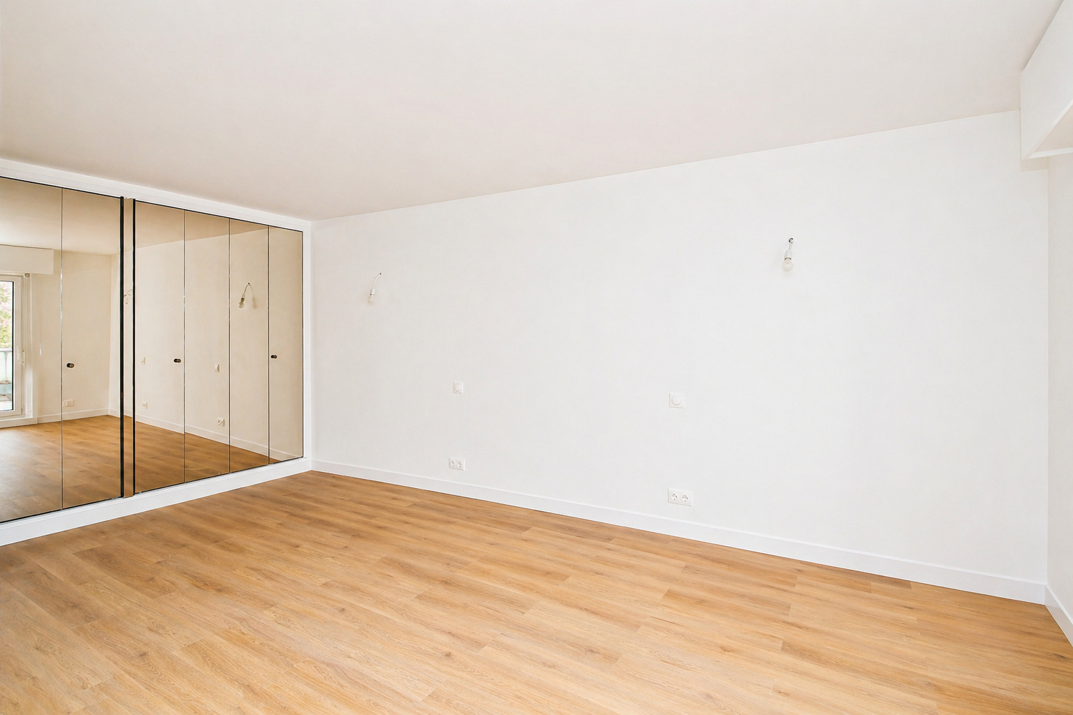 BAS DE CHATOU – 6 MN RER – APPARTEMENT FAMILIALE DE 3 CHAMBRES 110 M² AVEC TERRASSE DE  27 M²- CAVE ET PARKING