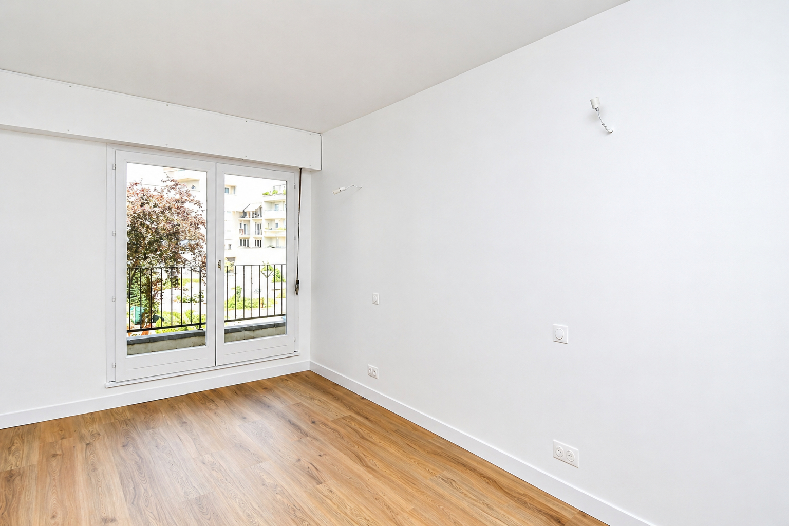 BAS DE CHATOU – 6 MN RER – APPARTEMENT FAMILIALE DE 3 CHAMBRES 110 M² AVEC TERRASSE DE  27 M²- CAVE ET PARKING
