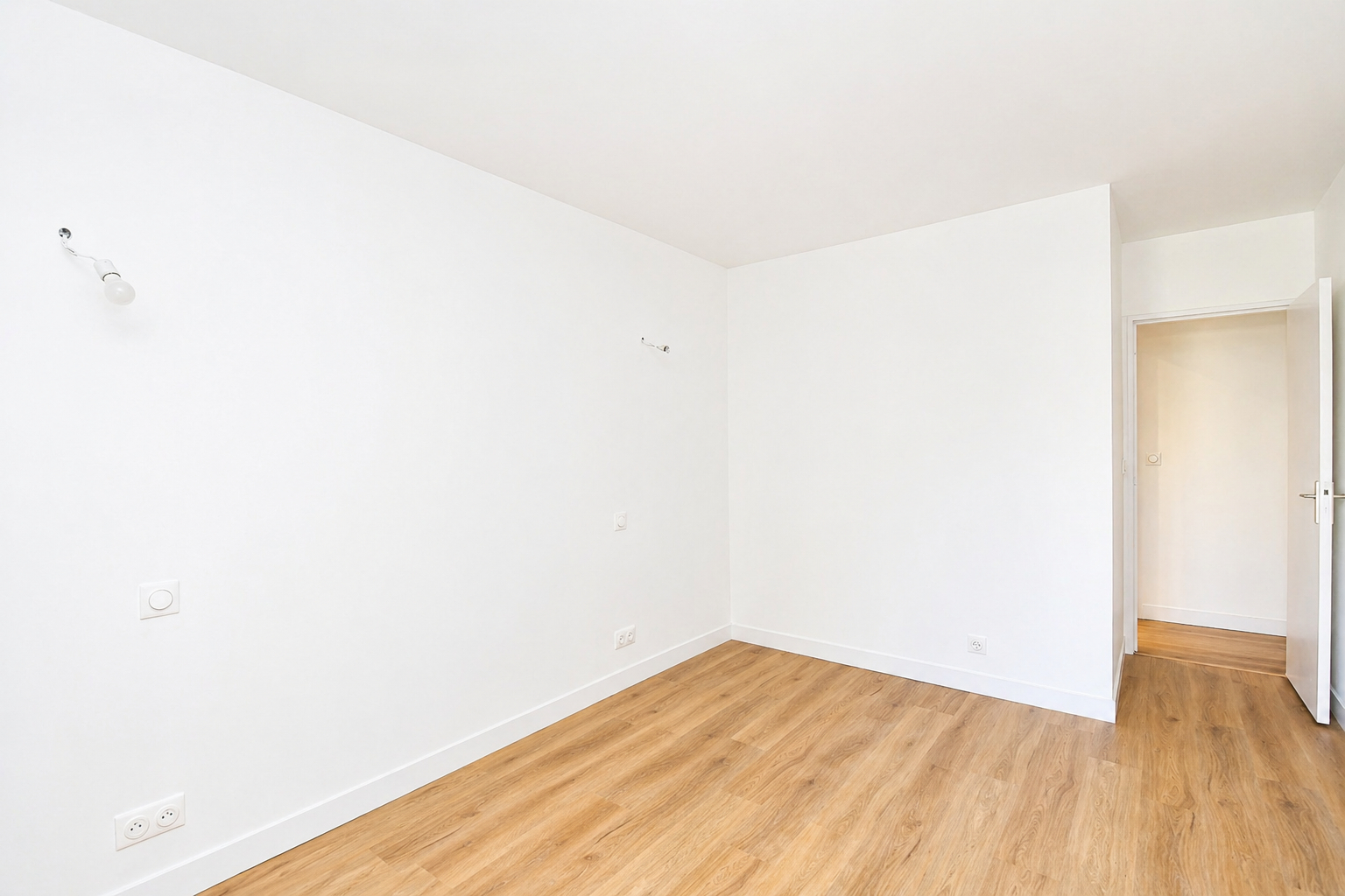 BAS DE CHATOU – 6 MN RER – APPARTEMENT FAMILIALE DE 3 CHAMBRES 110 M² AVEC TERRASSE DE  27 M²- CAVE ET PARKING
