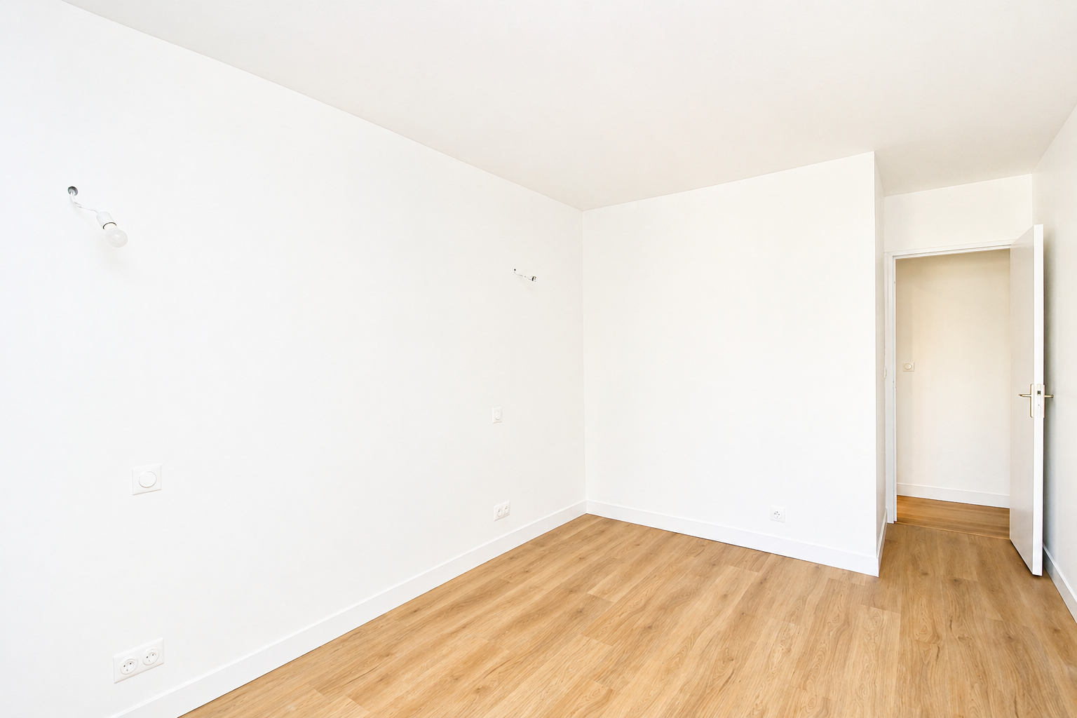 BAS DE CHATOU – 6 MN RER – APPARTEMENT FAMILIALE DE 3 CHAMBRES 110 M² AVEC TERRASSE DE  27 M²- CAVE ET PARKING