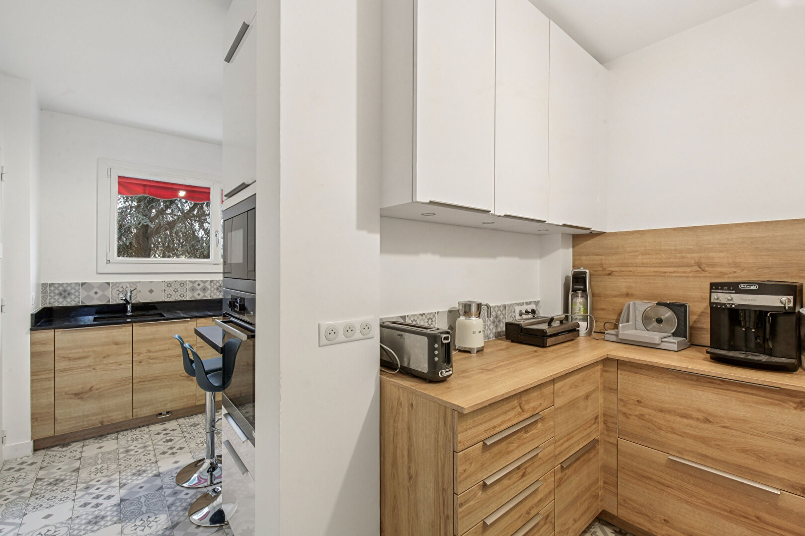 BAS DE CHATOU à 3 mn du RER appartement 5 pièces de 123.55 m² avec 3 chambres, balcon, ascenseur