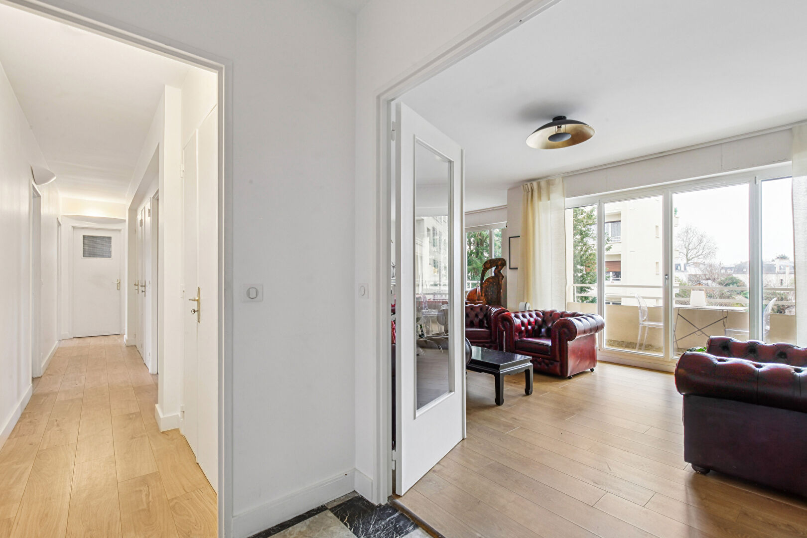 BAS DE CHATOU à 3 mn du RER appartement 5 pièces de 123.55 m² avec 3 chambres, balcon, ascenseur